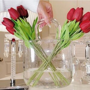 Original Olivia Glass Handbag Vase
Hand-blown Artisan Piece